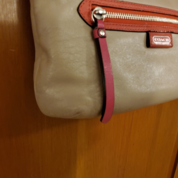 Coach Daisy Spectator Purse GUC - Picture 14 of 16